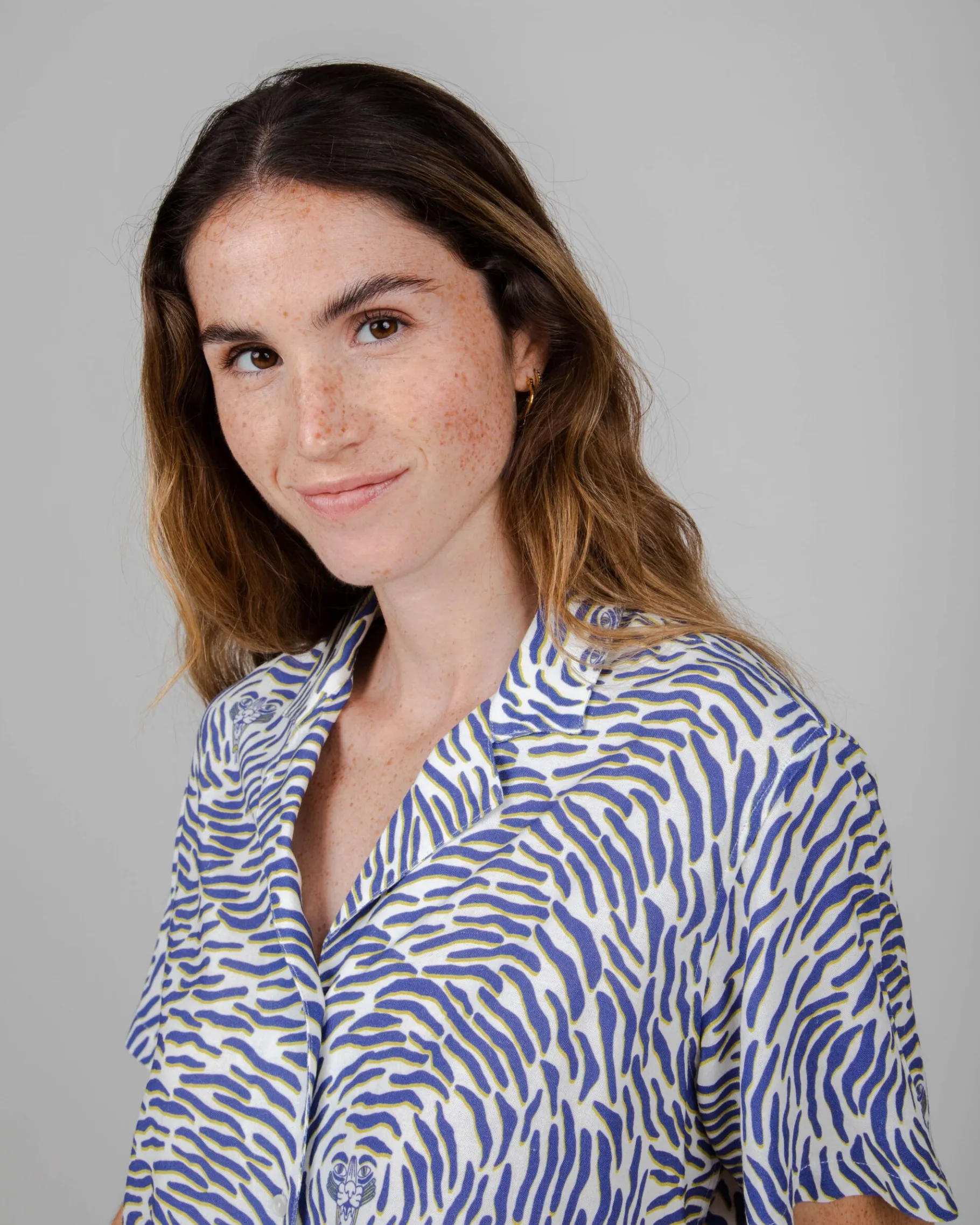 asis_percales_tiger_aloha_bluse_wei_2.webp Asis Percales Tiger Aloha Bluse Weiß-Brava Fabrics Best Sale