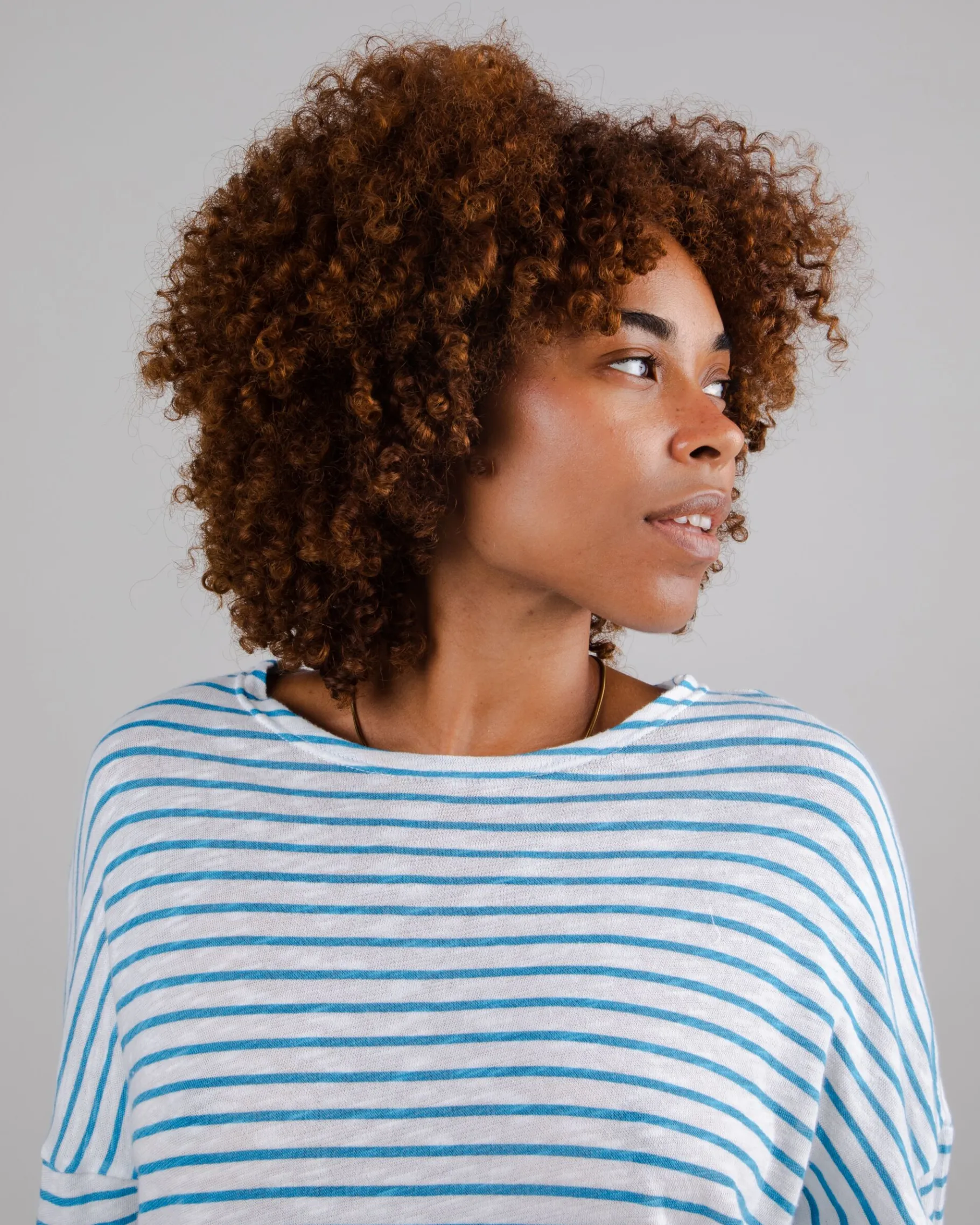 gestreifter_feinstrickpullover_blau_3.webp Gestreifter Feinstrickpullover Blau-Brava Fabrics Outlet