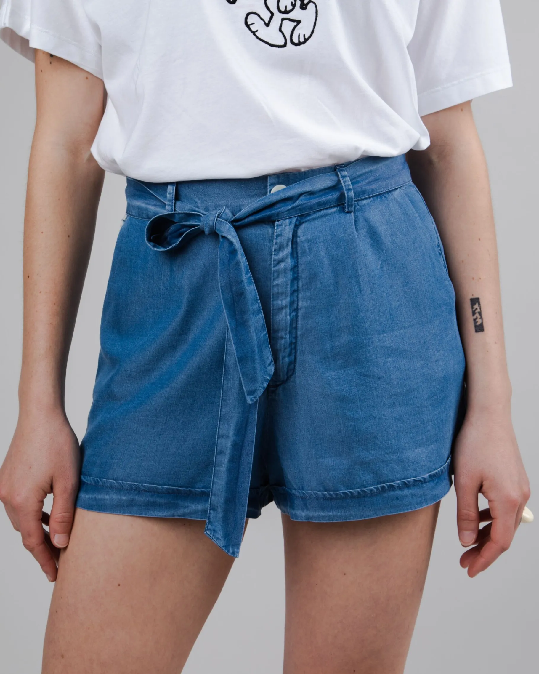 Indigo Shorts mit Gürtel Blue-Brava Fabrics Shop