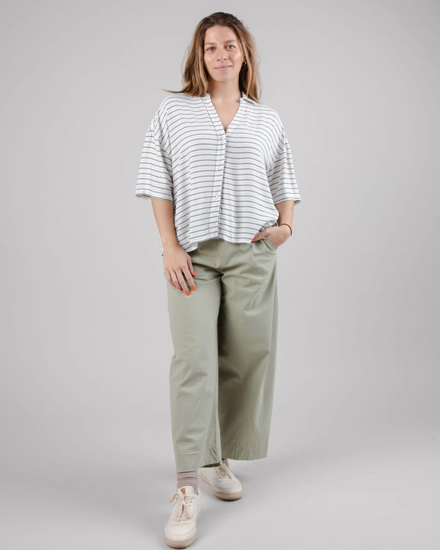 mix_oversize_cropped_blouse_kale_2.webp Mix Oversize Cropped Blouse Kale-Brava Fabrics Fashion