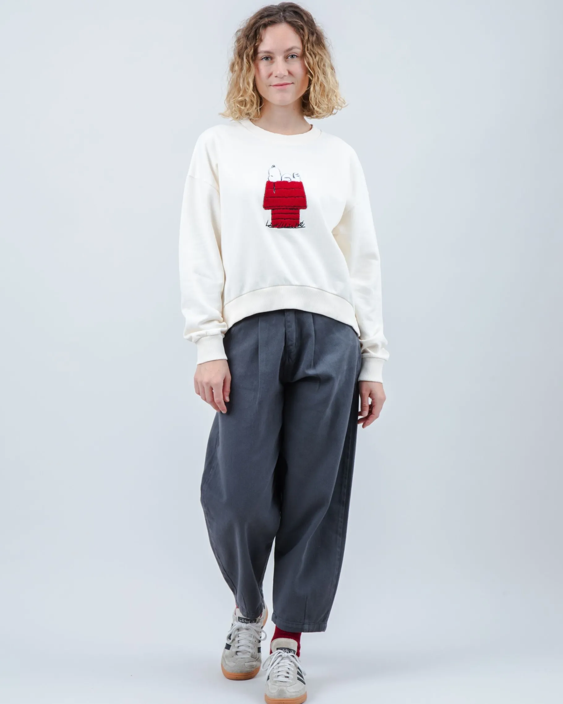 peanuts_snoopy_doghouse_sweatshirt_cream_2.webp Peanuts Snoopy Doghouse Sweatshirt Cream-Brava Fabrics Store